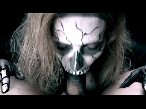 ❤️ Demon famke sûgje hoanne mei har swarte mûle en slikken cum. Anale porno op fy.myastro.top
